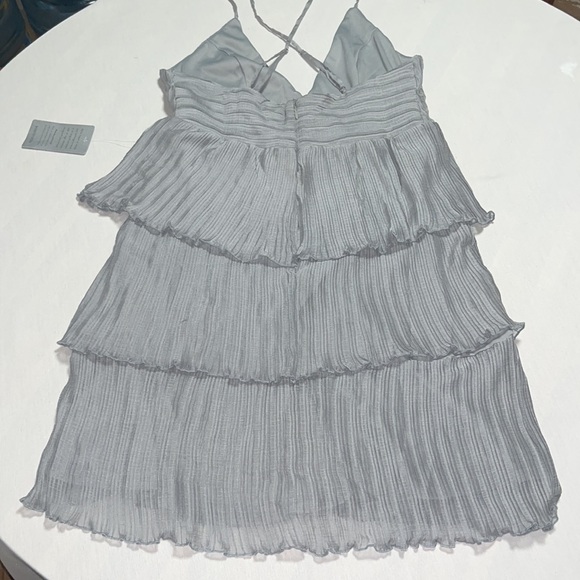 LULUS CHEERS AND TIERS GREY
CHIFFON PLEATED SURPLICE TIERED Mini
DRESS M - Picture 3 of 14